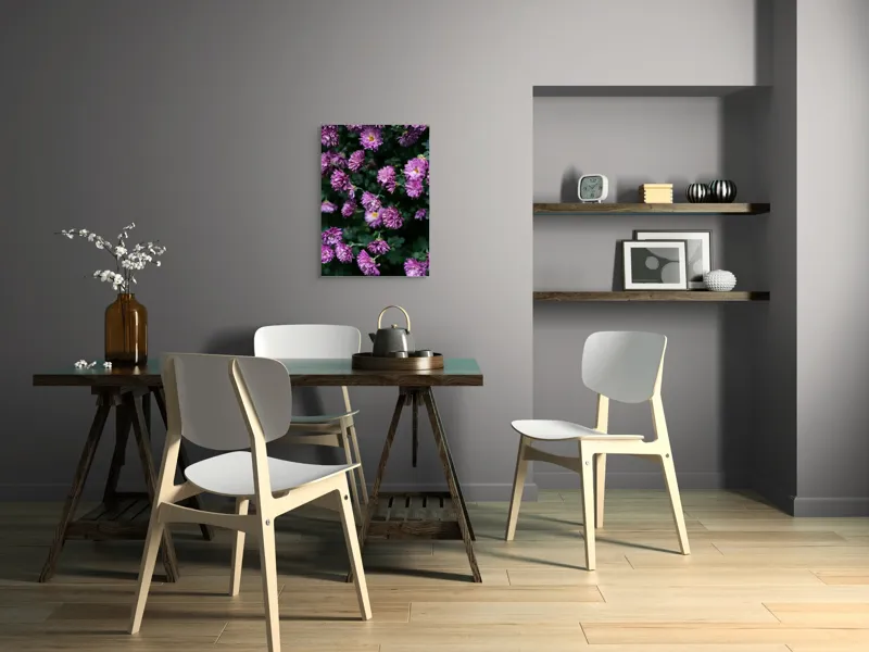 Tablou Canvas, "Flori de toamnă în grădinăraie.", Flori, Mov, Delicate, Frunziș, Abundență, Natură, Prospețime, Grădină, Petale, Verde., 50 x 70 cm – poza 5