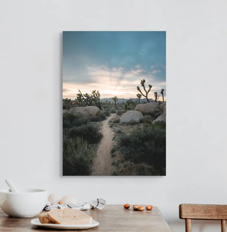 Tablou Canvas, "Poienița în deșert la amurg", Peisaj, Deșert, Drumeag, Răsărit, Nori, Cactuși, Piatre, Vegetație, Orizont., 50 x 70 cm – poza 3