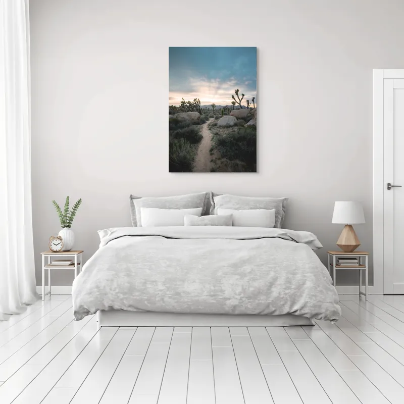 Tablou Canvas, "Poienița în deșert la amurg", Peisaj, Deșert, Drumeag, Răsărit, Nori, Cactuși, Piatre, Vegetație, Orizont., 70 x 100 cm – poza 3