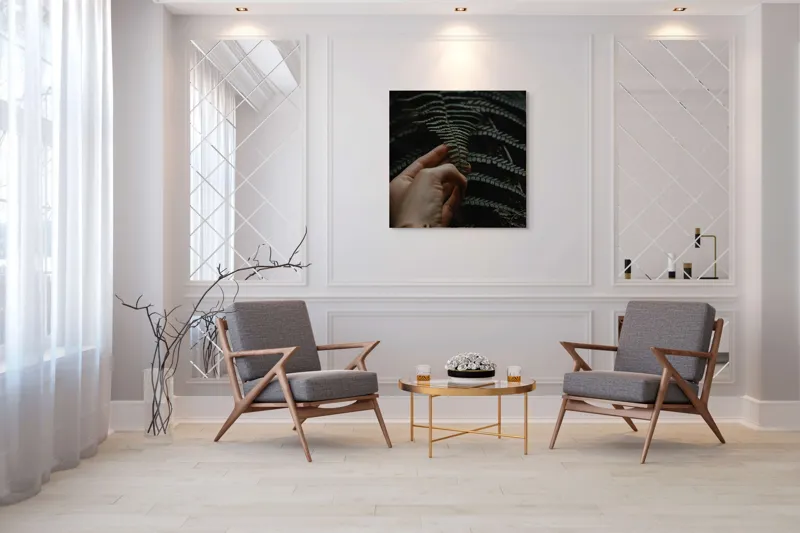 Tablou Canvas, "Mângâierea frunzei de ferigă verde", Frunză, Mână, Delicatețe, Natură, Verde, Lumină, Textură, Detaliu, 100 x 100 cm – poza 7
