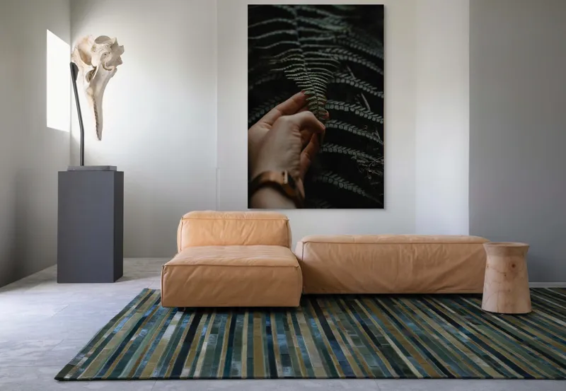 Tablou Canvas, "Mângâierea frunzei de ferigă verde", Frunză, Mână, Delicatețe, Natură, Verde, Lumină, Textură, Detaliu, 100 x 150 cm – poza 7