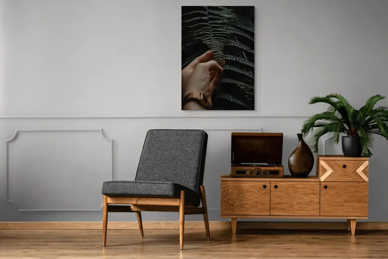 Tablou Canvas, "Mângâierea frunzei de ferigă verde", Frunză, Mână, Delicatețe, Natură, Verde, Lumină, Textură, Detaliu, 70 x 100 cm – poza 6