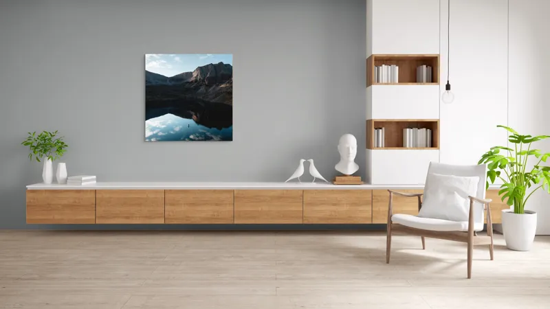 Tablou Canvas, "Singurătate pe oglinda lacului montan", Cer, Munți, Lac, Reflecție, Canoe, Serenitate, Natură, Pictural., 100 x 100 cm – poza 8