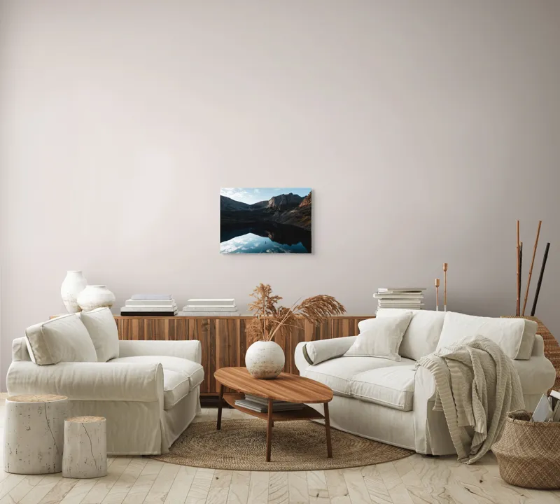 Tablou Canvas, "Singurătate pe oglinda lacului montan", Cer, Munți, Lac, Reflecție, Canoe, Serenitate, Natură, Pictural., 54 x 39 cm – poza 5