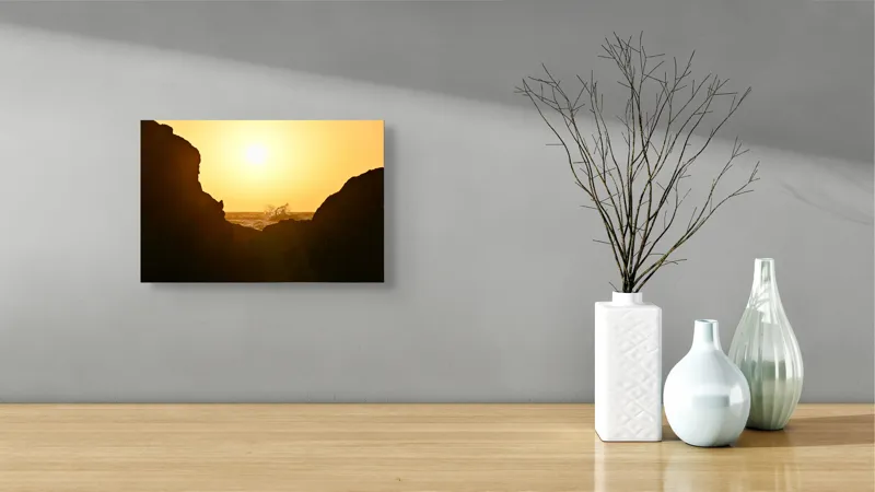 Tablou Canvas, "Răsărit spectaculos între stânci întunecate", Soare, Stânci, Valuri, Ocean, Cer, Apus, Siluetă, Aur., 39 x 26 cm – poza 8