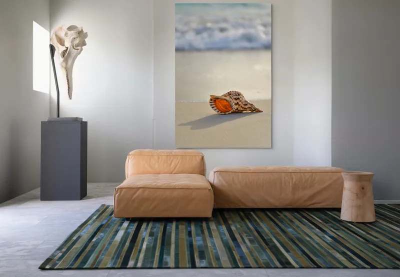 Tablou Canvas, "Scoica singuratică pe nisip auriu", Scoică, Nisip, Apă, Valuri, Plajă, Umbră, Liniște, Vară, 100 x 150 cm – poza 7