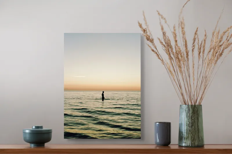 Tablou Canvas, "Omul și imensitatea mării", Apus, Siluetă, Ocean, Liniște, Orizont, Reflexie, Timpurii, Valuri, Cer, Pace, 39 x 54 cm – poza 3