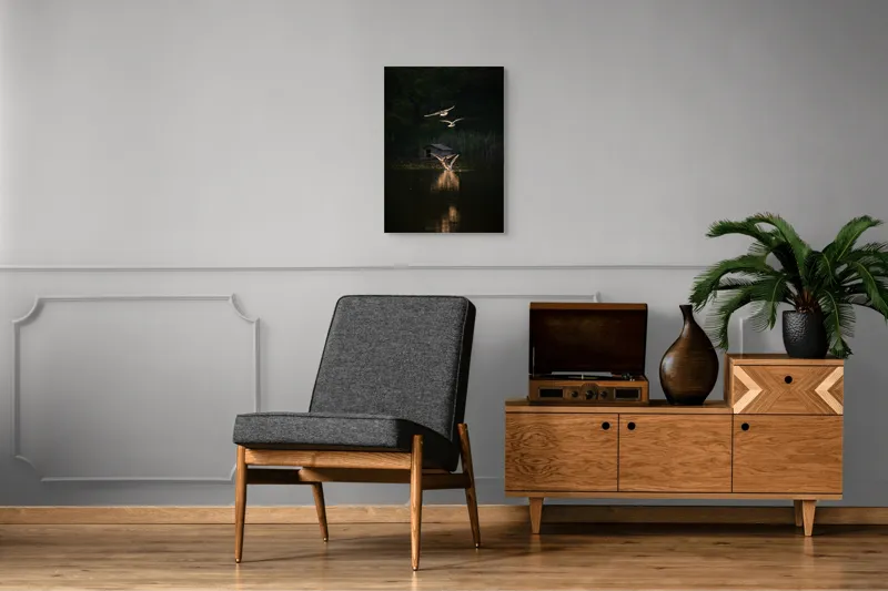 Tablou Canvas, "Pescăruși survolând oglinda apei", Zbor, Apus, Lac, Păsări, Natură, Reflecție, Lumină, 50 x 70 cm – poza 8