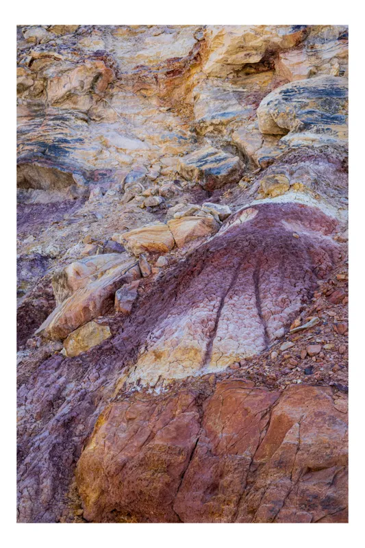 Tablou Canvas, "Peisaj colorat de stânci erodate", Pietre, Straturi, Colorate, Texturi, Naturale, Geologie, Pământ, Relief, Timp, Eroziune, 50 x 50 cm