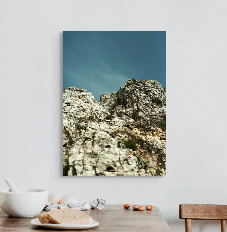 Tablou Canvas, "Culmile stâncoase sub cerul albastru", Stânci, Cer, Verdeață, Rugozitate, Înălțime, 50 x 70 cm – poza 3
