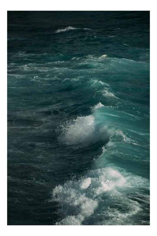 Tablou Canvas, "Valurile oceanului în amurg liniștit", Valuri, Spumă, Ocean, Albastru, Energie, Agitație, Natură, Frumusețe., 39 x 54 cm