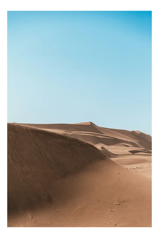 Tablou Canvas, "Dune nesfârșite sub cer senin", Deșert, Nisip, Dune, Cer, Albastru, Arid, Peisaj, Infinit, Liniște, Cald, 50 x 90 cm