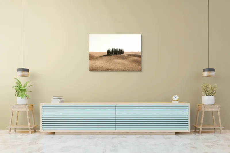 Tablou Canvas, "Tărâmul solemn al chiparoșilor solitari", Grup, Copaci, Dealuri, Pustie, Serenitate, Natură, Peisaj, Minimalism, Izolare, Liniște, 100 x 70 cm – poza 4