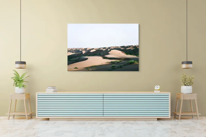 Tablou Canvas, "Valuri de nisip în deșertul arid", Deșert, Dune, Nisip, Umbre, Lumină, Vegetație, Pustiu, Peisaj, Seară, Solitudine, 150 x 100 cm – poza 6