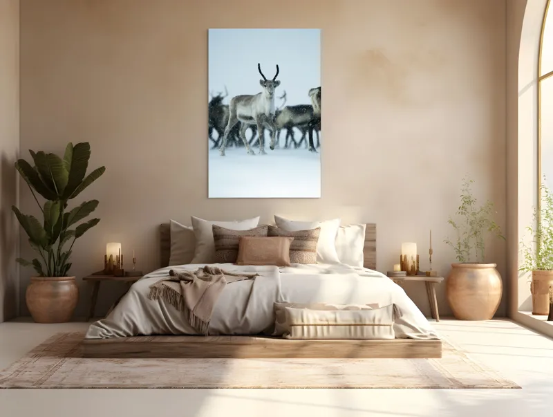 Tablou Canvas, "Ren alături de tovarășii săi", Ren, Zăpadă, Cer, Fulgi, Antler, Iarnă, Peisaj, Grup, Armonie, Natură, 100 x 150 cm – poza 3