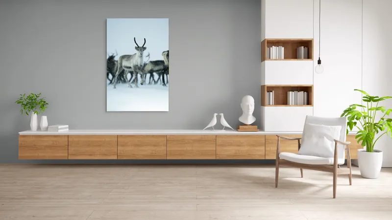 Tablou Canvas, "Ren alături de tovarășii săi", Ren, Zăpadă, Cer, Fulgi, Antler, Iarnă, Peisaj, Grup, Armonie, Natură, 100 x 150 cm – poza 8