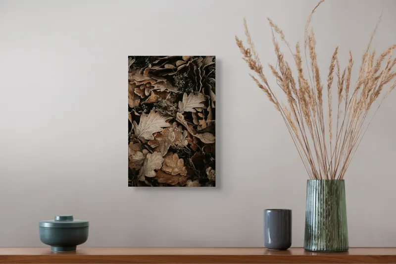 Tablou Canvas, "Frunzele toamnei pe pământ rece", Frunze, Toamnă, Textură, Natură, Uscate, 26 x 39 cm – poza 5