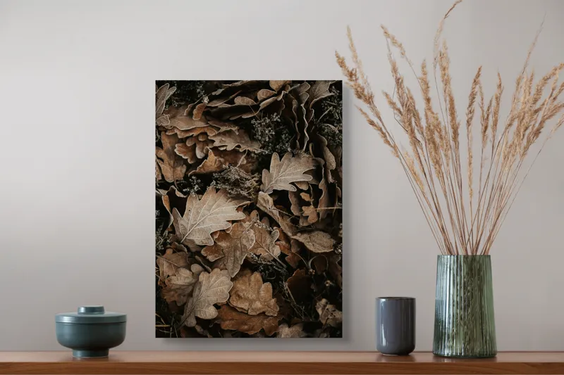 Tablou Canvas, "Frunzele toamnei pe pământ rece", Frunze, Toamnă, Textură, Natură, Uscate, 39 x 54 cm – poza 3