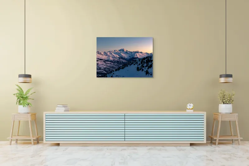 Tablou Canvas, "Munți largi în zori senini", Munți, Zăpadă, Apus, Cer, Pădure, 100 x 70 cm – poza 4
