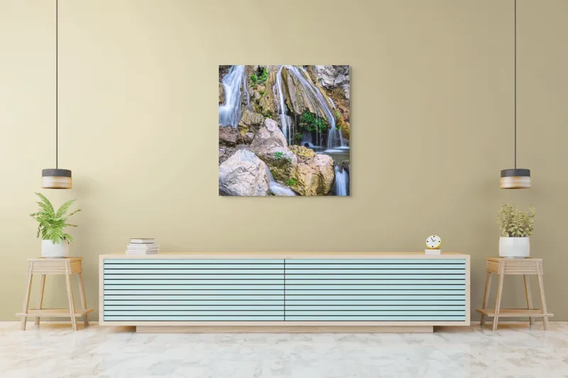 Tablou Canvas, "Cascada peste stânci și mușchi verde", Cascade, Piatre, Apa, Vegetație, Natură, Flux, Seninătate, Răcoros, Pitoresc, Întinerire, 100 x 100 cm – poza 5