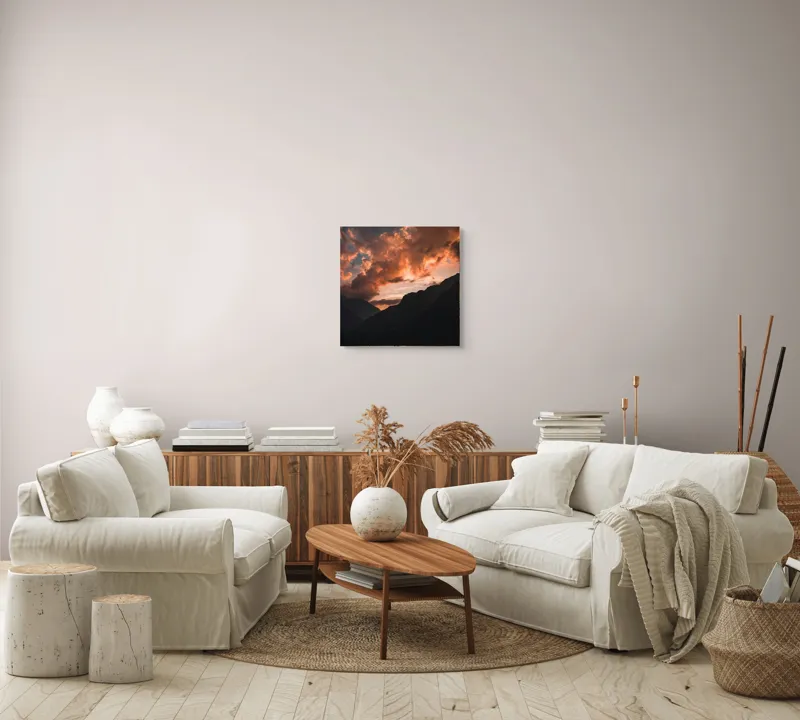 Tablou Canvas, "Culorile apusului între munți semeți", Norii, Apus, Munți, Siluetă, Cer, Dramatic, Lumină, Roșu, Întuneric, Peisaj, 50 x 50 cm – poza 7