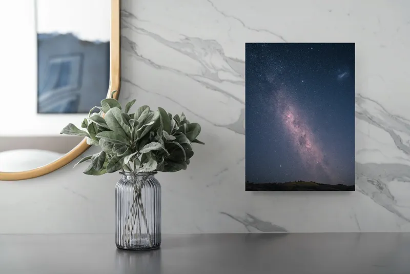 Tablou Canvas, "Calea Lactee pe cerul nopții", Stele, Galaxie, Cer, Noapte, Univers, Strălucire, Mister, Infinit, Lumină, Constelații, 26 x 39 cm – poza 4