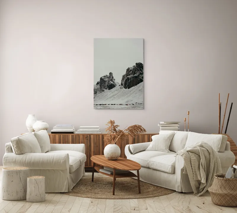 Tablou Canvas, "Turmă de cai în peisaj montan înghețat", Cai, Munți, Zăpadă, Cer, Pășune, Stânci, Iarnă, Natură, Peisaj, Liniște, 70 x 100 cm – poza 4