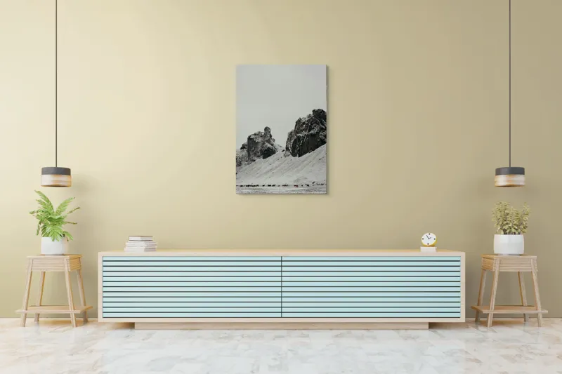 Tablou Canvas, "Turmă de cai în peisaj montan înghețat", Cai, Munți, Zăpadă, Cer, Pășune, Stânci, Iarnă, Natură, Peisaj, Liniște, 70 x 100 cm – poza 5