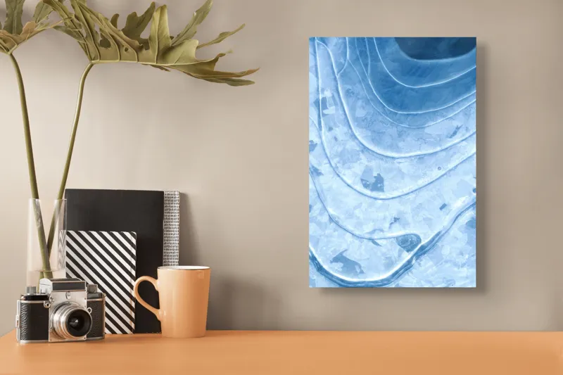 Tablou Canvas, "Straturi translucide de gheață albastră", Straturi, Texturi, Albastru, Gheață, Organic, Linii, Abstracție, Frig, Strălucire, Unde, 26 x 39 cm – poza 3