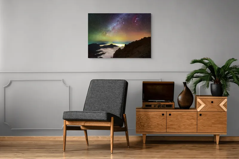 Tablou Canvas, "Calea Lactee deasupra munților înnorați", Stele, Cer, Lumină, Munți, Nor, Orizont, Galaxie, Peisaj, Noapte, Frumusețe, 100 x 70 cm – poza 8