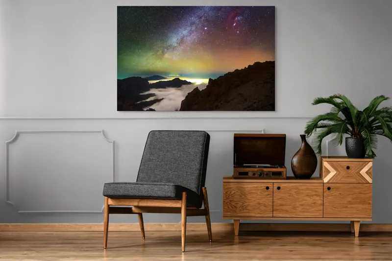 Tablou Canvas, "Calea Lactee deasupra munților înnorați", Stele, Cer, Lumină, Munți, Nor, Orizont, Galaxie, Peisaj, Noapte, Frumusețe, 150 x 100 cm – poza 8