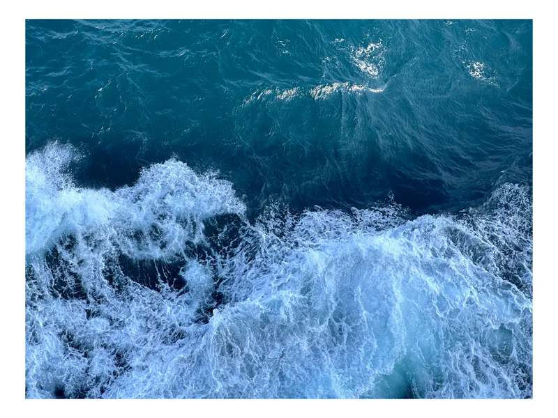 Tablou Canvas, "Valuri spumegând în largul oceanului", Valuri, Spumă, Ocean, Albastru, Agitație, Energie, Natură, Forță, 100 x 70 cm