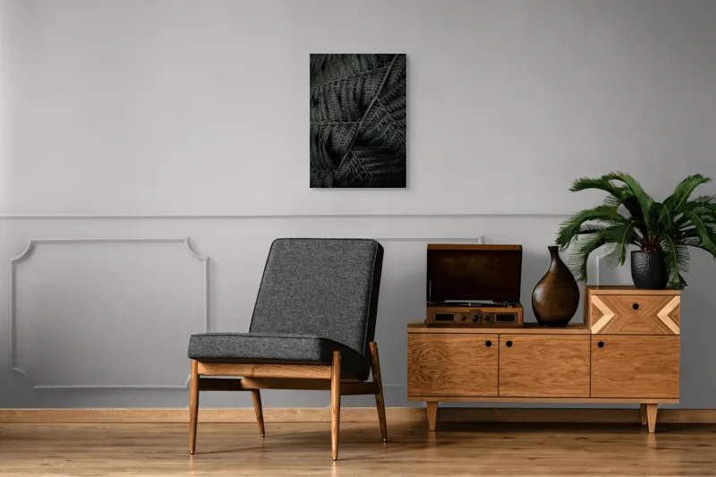 Tablou Canvas, "Frunze de ferigă în întuneric profund", Frunziș, Verde, Textură, Natură, Simetrie, Detaliu, Întuneric, Patrunzător, Frumusețe, Liniște, 50 x 70 cm – poza 8