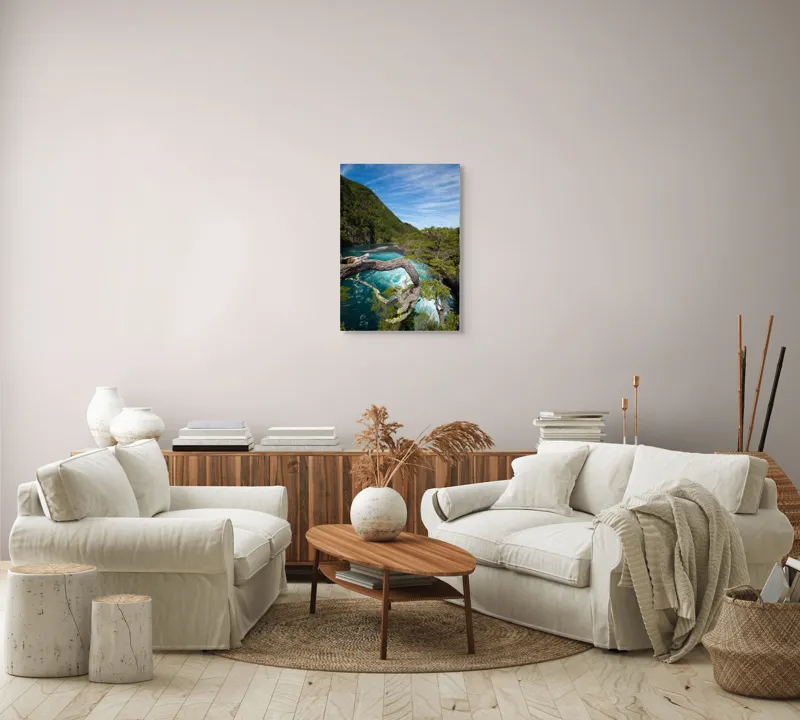 Tablou Canvas, "Între munte și râu albastru", Cer, Ape, Munți, Copaci, Frunziș, Curent, Natură, Peisaj, Energie, Splendoare, 50 x 70 cm – poza 4