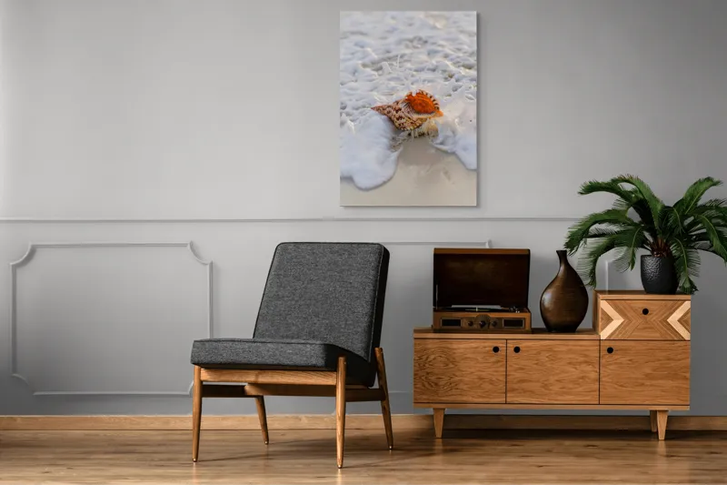 Tablou Canvas, "Scoica dansând pe valurile mării", Scoică, Apă, Valuri, Spumă, Plajă, Natură, Ocean, Textură, Culoare, Reflexie, 70 x 100 cm – poza 6