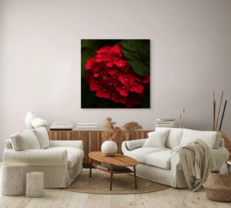 Tablou Canvas, "Buchet de hortensii roșii ascunse", Florale, Vibrație, Roșu, Frunziș, Umbre, Contrast, Textură, Delicat, Natură, Grădină, Întunecat, Misterios, 100 x 100 cm – poza 3