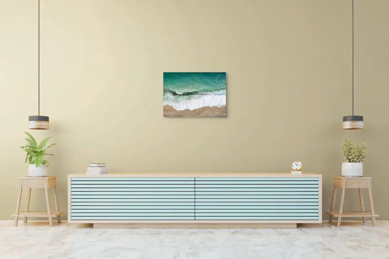 Tablou Canvas, "Valurile mării la țărmul însorit", Valuri, Apă, Nisip, Spumă, Ocean, Plajă, Natură, Liniște, Verde, Albastru, Textură, Peisaj, Aerian, Mare, Relaxare, 70 x 50 cm – poza 7