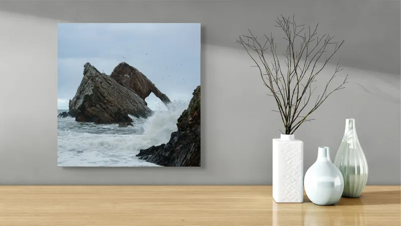Tablou Canvas, "Arcul stâncos din valurile învolburate", Piatră, Valuri, Ocean, Cer, Insule, Păsări, Nor, Stânci, Spumă, Natură, 50 x 50 cm – poza 3