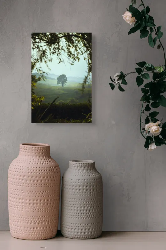 Tablou Canvas, "Arbore singuratic în câmpie verde", Verde, Solitar, Natură, Coline, Frunziș, Perspectivă, Însorit, Calm, Pitoresc, Împădurit, 26 x 39 cm – poza 6