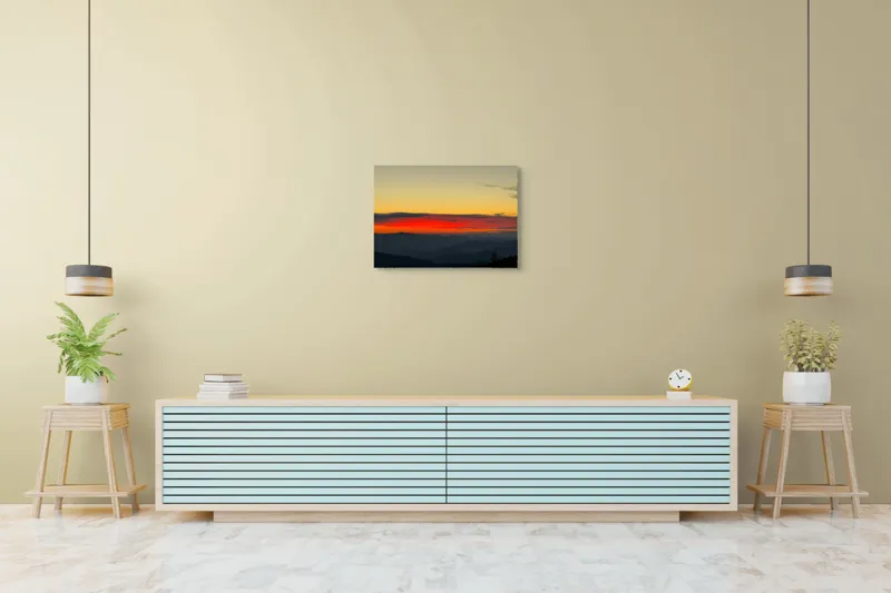 Tablou Canvas, "Apus roșu peste munți misterioși", Cer, Apus, Munți, Nori, Siluete, Orizont, Roșu, Lumină, Umbre, 70 x 50 cm – poza 7