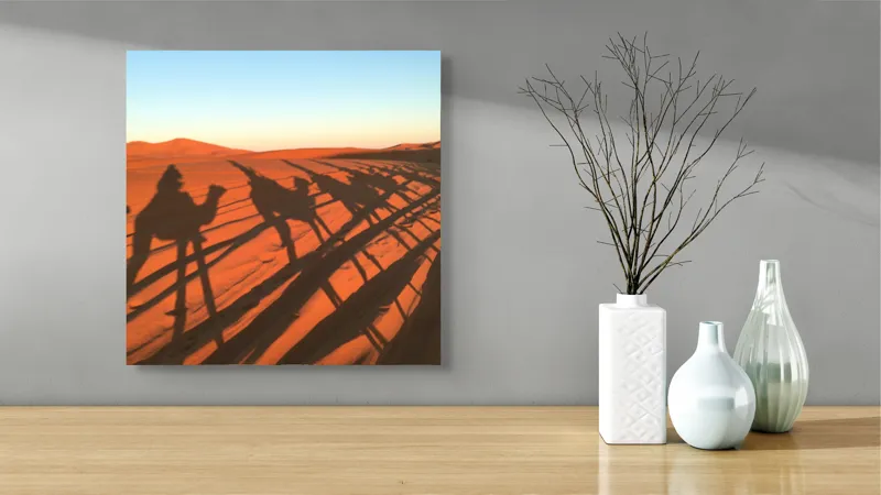 Tablou Canvas, "Umbrele cămilelor pe nisipul deșertului", Umbre, Cămile, Apus, Deșert, Dune, Nisip, Călătorie, Călătorii, 50 x 50 cm – poza 3