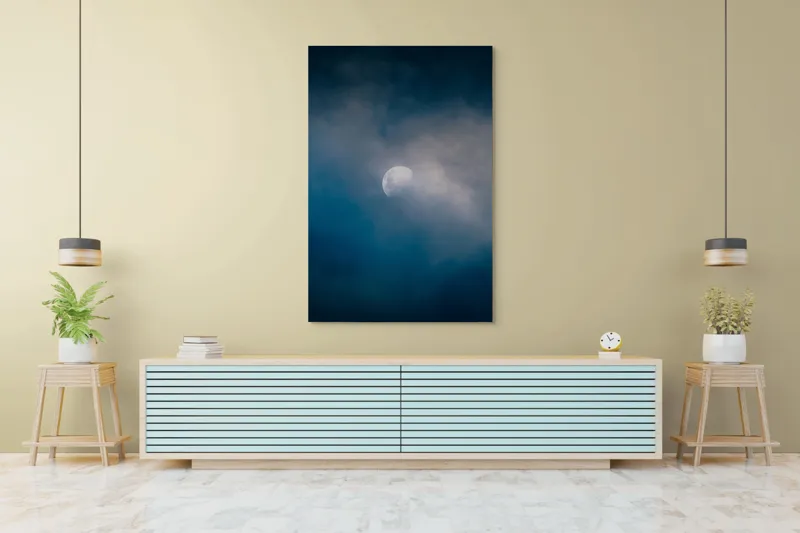 Tablou Canvas, "Luna ascunsă printre nori misterioși", Lună, Nori, Cer, Mister, Lumină, Noapte, Seninătate, 100 x 150 cm – poza 4