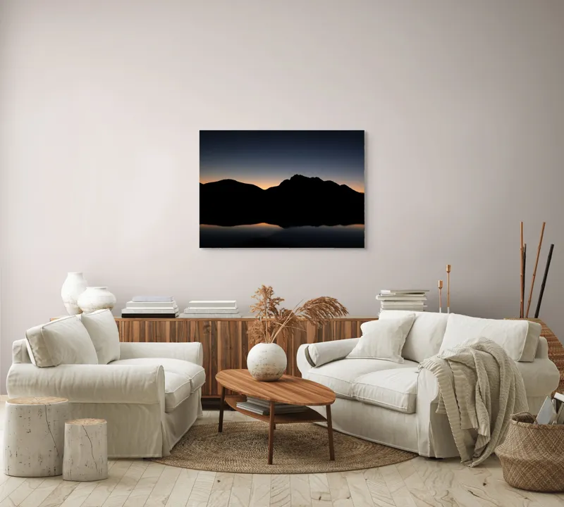 Tablou Canvas, "Reflexia unui răsărit liniștit", Munți, Siluetă, Apus, Reflecție, Culoare, Calm, Natură, 100 x 70 cm – poza 3