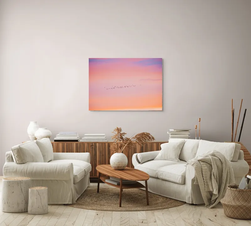 Tablou Canvas, "Zborul păsărilor în amurg pastelat", Apus, Păsări, Cer, Roz, Portocaliu, Nor, Pastel, Linie., 100 x 70 cm – poza 3