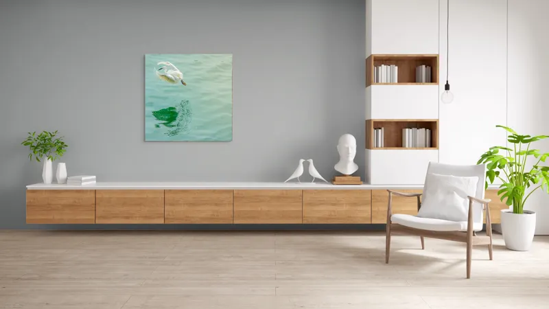 Tablou Canvas, "Zborul grațios al egretei albe", Pasăre, Lumină, Reflecție, Aripi, Apă, Zbor, Serenitate, Natură, 100 x 100 cm – poza 8