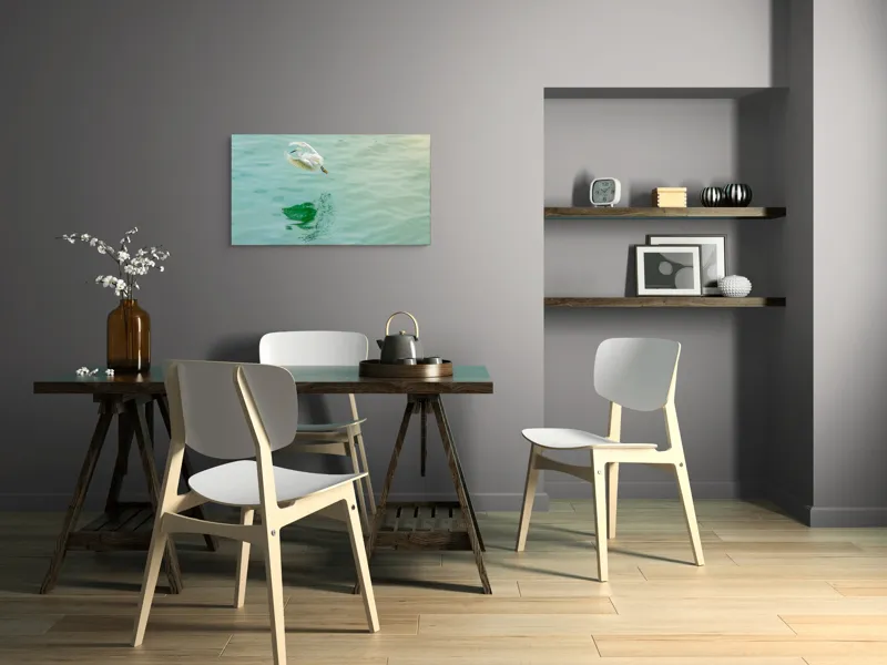 Tablou Canvas, "Zborul grațios al egretei albe", Pasăre, Lumină, Reflecție, Aripi, Apă, Zbor, Serenitate, Natură, 90 x 50 cm – poza 3