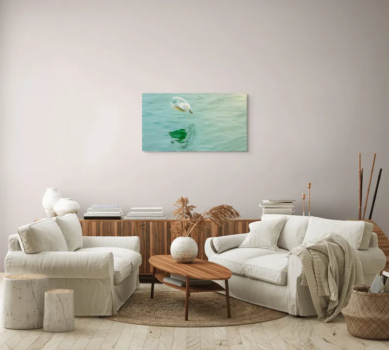 Tablou Canvas, "Zborul grațios al egretei albe", Pasăre, Lumină, Reflecție, Aripi, Apă, Zbor, Serenitate, Natură, 90 x 50 cm – poza 4
