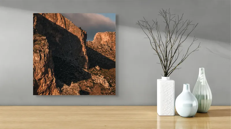 Tablou Canvas, "Piatra roșie sub lumina apusului", Piatră, Umbre, Soare, Zonă, Culoare, Roci, Vegetație, Relief, Peisaj, Apus, 50 x 50 cm – poza 3