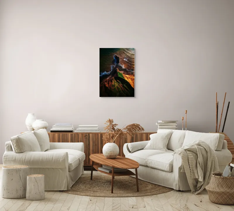 Tablou Canvas, "Colț de stâncă la apus", Scarpă, Apus, Ocean, Valuri, Roci, Vegetație, Contrast, Lumină, Natura., 50 x 70 cm – poza 4