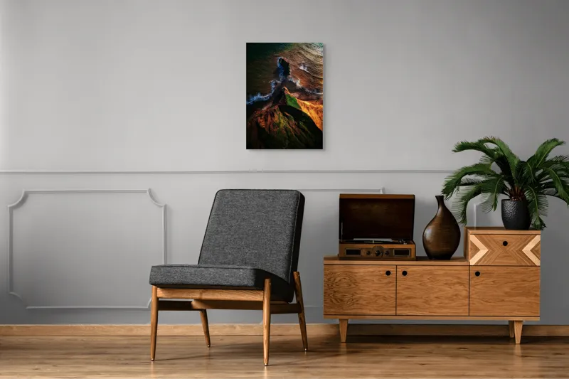 Tablou Canvas, "Colț de stâncă la apus", Scarpă, Apus, Ocean, Valuri, Roci, Vegetație, Contrast, Lumină, Natura., 50 x 70 cm – poza 8